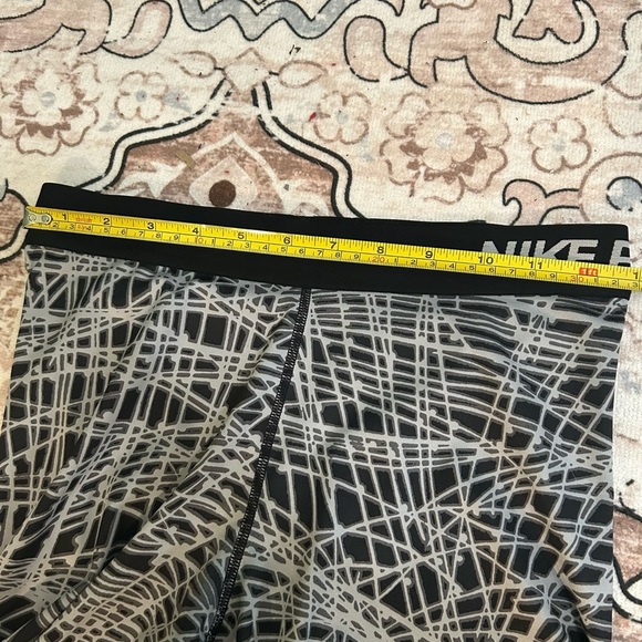Women's Nike Pro Dri-Fit Black, White Crop Leggings Size Medium - Picture 5 of 10